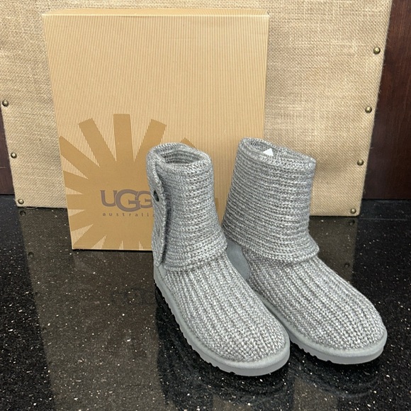 NEW UGG KIDS CLASSIC CARDY GREY - Picture 3 of 4